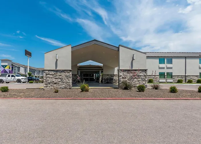Quality Inn Shawnee North I-40